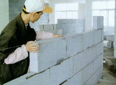 轻质砖隔墙 九正轻质建筑材料如何引领现代空间分隔新潮流